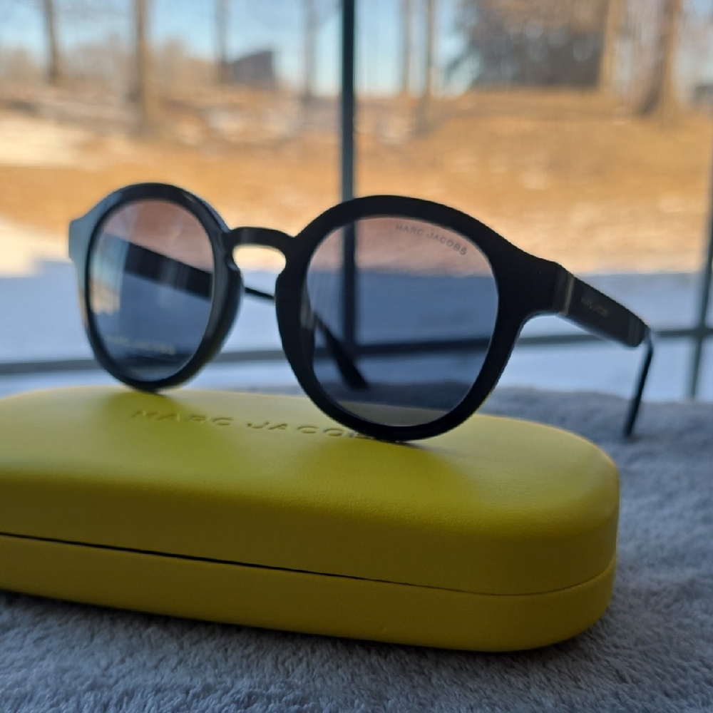 Marc Jacobs Black Round Sunglasses